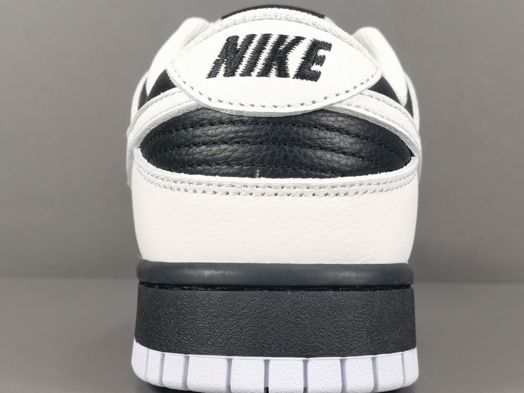 Nike Dunk Low Black/White Revesre Panda - Calcio e Moda